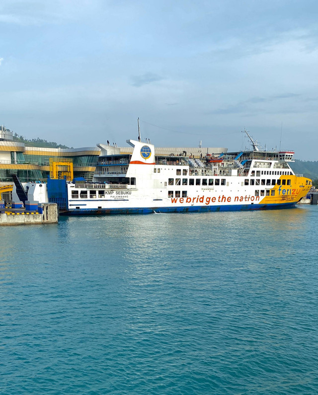 Kapal feri Indonesia. Foto: K.Febry/Shutterstock