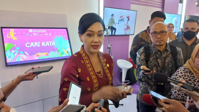 Kepala Eksekutif Pengawas Perilaku Pelaku Usaha Jasa Keuangan, Edukasi dan Pelindungan Konsumen Otoritas Jasa Keuangan (OJK) Friderica Widyasari Dewi saat ditemui di JCC Senayan, Kamis (24/8/2023). Foto: Ghinaa Rahmatika/kumparan