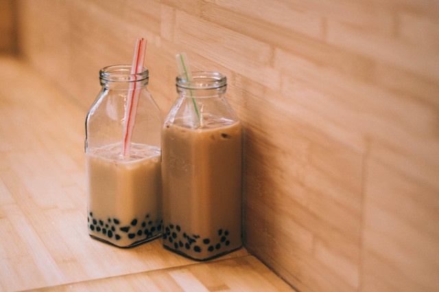 Ilustrasi Cara Membuat Es Boba untuk Jualan. Sumber: Unsplash/Rosalind.