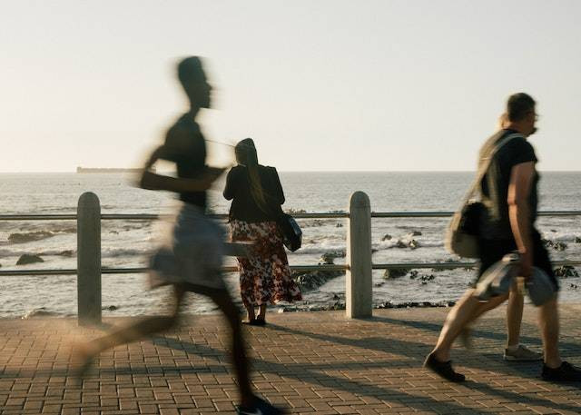Jalan sehat adalah. Sumber: pexels.com