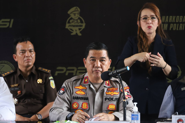 Karo Penmas Polri Brigjen Pol Ahmad Ramadhan memberikan keterangan pers Pengungkapan Tindak Pidana Pencucian Uang di Bareskrim Polri, Jakarta, Kamis (24/8/2023).  Foto: Dicky Adam Sidiq/kumparan