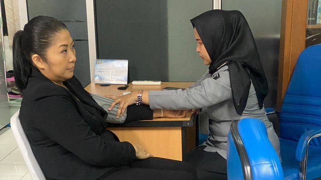 Putri Candrawathi periksa kesehatan sebelum masuk Lapas Pondok Bambu. Foto: Dok. Istimewa