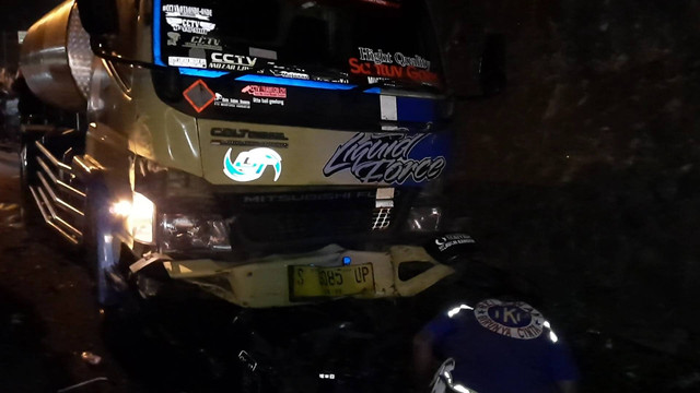 Truk tangki air menabrak puluhan orang saat ada acara karnaval di Kecamatan Pacet, Kabupaten Mojokerto.  Foto: Dok. Mili.id