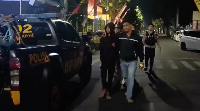 Tim Polres Jember mengamankan massa PSHT. Dok: Ist.