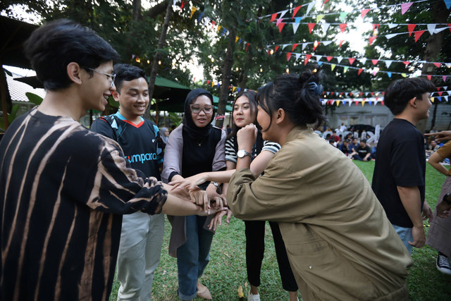 Lomba uji kekompakan antar divisi di #sekantor17an. Foto: Iqbal Firdaus/kumparan