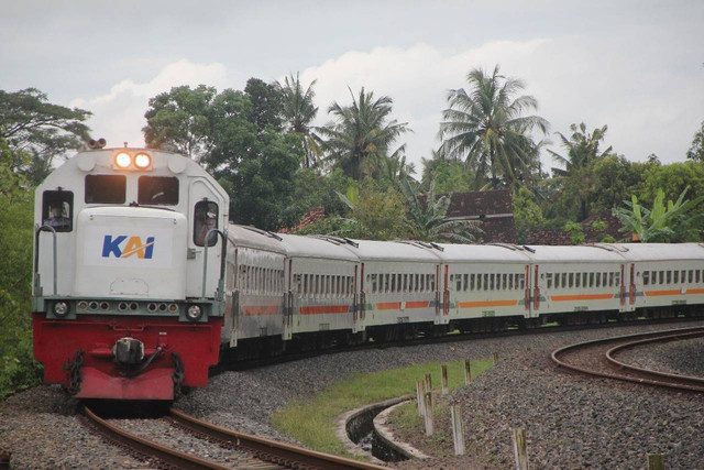 Ilustrasi Kereta KAI. Foto: KAIKereta api (KA) menjadi moda transportasi yang banyak dipilih saat bepergian jarak jauh. Selain karena harganya yang relatif terjangkau, kereta juga menawarkan view yang indah selama perjalanan.