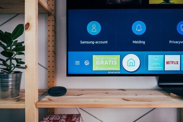 Ilustrasi Cara Memperkuat Sinyal TV Digital. Foto:Unsplash/Jonash Leupe