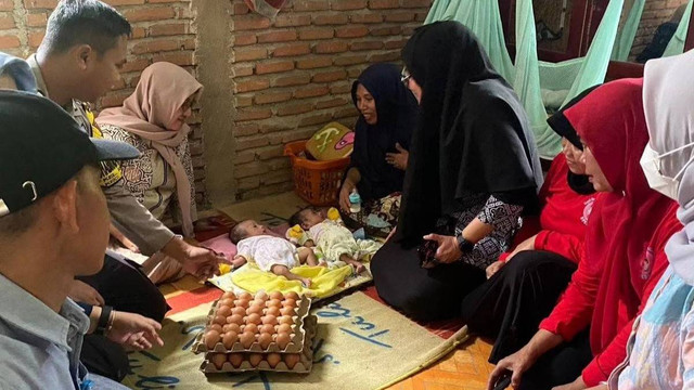 Satgas Penanganan 4+1 melakukan pendampingan terhadap anak yang rentan menderita stunting. Foto: Dok. Kominfopers Sulbar 