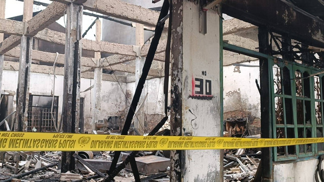 Kondisi rumah korban kebakaran yang tewaskan satu keluarga di Sunter Jaya, Jakarta Utara, Minggu (27/8/2023). Foto: Hedi/kumparan