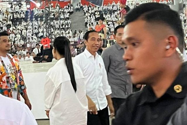 Presiden Joko Widodo hadiri rembuk nasional relawan Bobby Nasution di Medan, Minggu (27/8/2023). Foto: Tri Vosa/kumparan