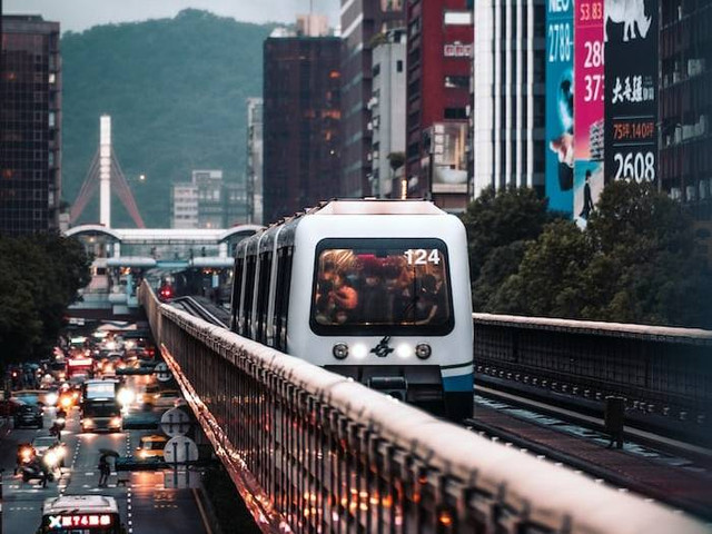 Ilustrasi jadwal MRT Jakarta. Sumber: unsplash.com/ Ian Lu