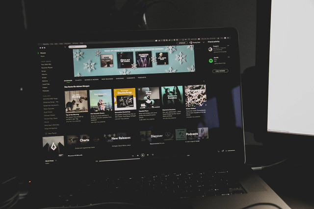 Ilustrasi Cara Upload Lagu di Spotify. Sumber: Unsplash/Pankaj.