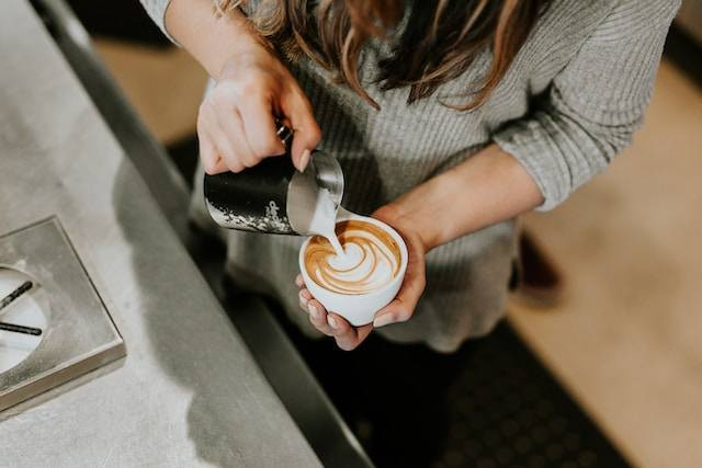 Ilustrasi kopi enak di Bandung. Sumber: unsplash/ Brooke Cagle.