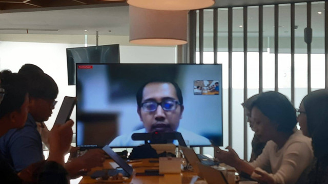 Aris Prasetya, seorang banker asal Bali yang diselamatkan oleh perlindungan jaminan LPS, saat konferensi pers bersama media secara virtual, Senin (28/8).
Foto: Alfadillah/kumparan
