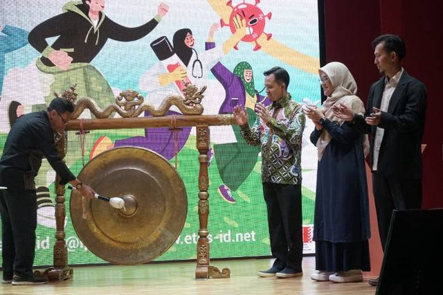 Lembaga Pengembangan Insani (LPI) Dompet Dhuafa melalui Etos ID menghelat Youth InspirAction Camp (YIC) 2023. Acara yang diusung dengan tajuk “Lead The Change” ini dilaksanakan di Auditorium Perpustakaan Nasional Republik Indonesia pada Senin (14/8/2023