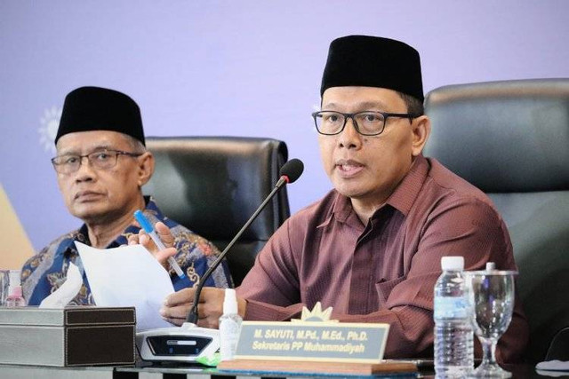 Ketua Umum PP Muhammadiyah, Haedar Nashir (kiri) dan Sekretaris PP Muhammadiyah, Muhammad Sayuti (kanan). Foto: Dok. Muhammadiyah