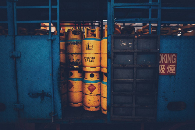  Ilustrasi Cara Menjadi Agen Gas Elpiji 3 KG, Foto Unsplash/Carl Nenzen Loven