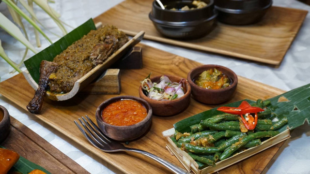 Aneka makanan khas Bali di restoran kedua Bali Timbungan, di Mahakam, Jakarta Selatan (28/8/23)" dok. Foto: Dok. Bali Timbungan