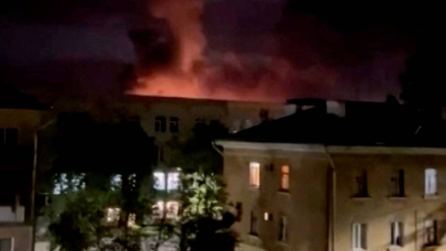 Kepulan asap usai serangan drone di Pskov, Rusia, Rabu (30/8/2023). Foto: MIKHAIL VEDERNIKOV/Reuters