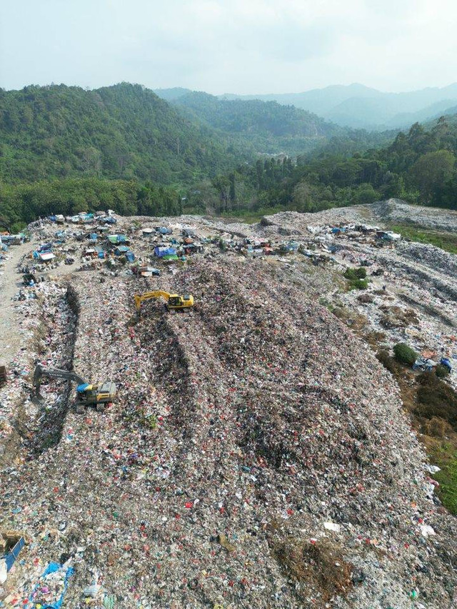 Penampakan sampah di TPA Bakung, Teluk Betung Barat, Kota Bandar Lampung. | Foto: Bella Sardio/Lampung Geh