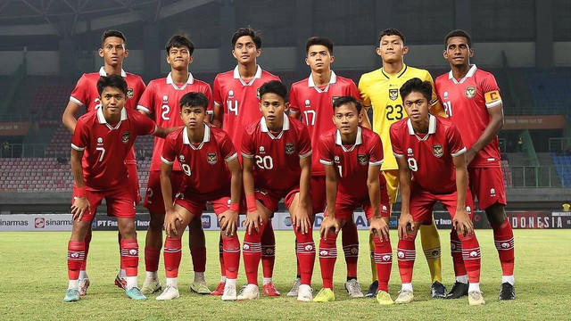 Timnas Indonesia U-17 menghadapi Korea Selatan U-17 dalam pertandingan uji coba di Stadion Patriot Candrabhaga, Rabu (30/8). Foto: PSSI