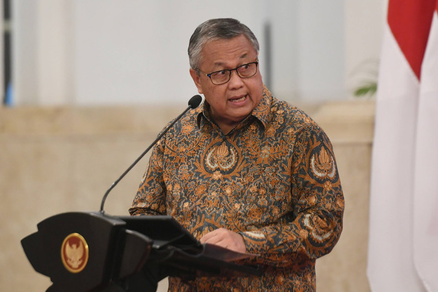 Gubernur Bank Indonesia (BI) Perry Warjiyo menyampaikan sambutan saat Rapat Koordinasi Nasional (Rakornas) Pengendalian Inflasi 2023 di Istana Negara, Jakarta, Kamis (31/8). Foto: ANTARA FOTO/Hafidz Mubarak A