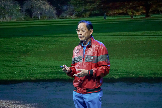Presiden Direktur BCA, Jahja Setiaatmadja menjadi pembicara pada BCA Wealth Summit 2023 di Jakarta, Kamis (31/8/2023). Foto: Jamal Ramadhan/kumparan