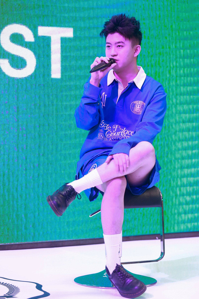 Penyanyi Rich Brian saat hadir konferensi pers GUE88 University Offcial Launc Party di Grand Indonesia, Jakarta, (1/9/2023). Foto: Agus Apriyanto