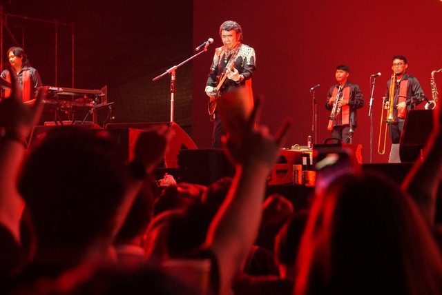 Musisi Rhoma Irama dan Soneta resmi menutup Synchronize Fest 2023 hari pertama, Jakarta, Sabtu (2/9). Foto: Iqbal Firdaus/kumparan