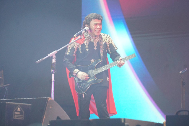 Musisi Rhoma Irama dan Soneta resmi menutup Synchronize Fest 2023 hari pertama, Jakarta, Sabtu (2/9). Foto: Iqbal Firdaus/kumparan