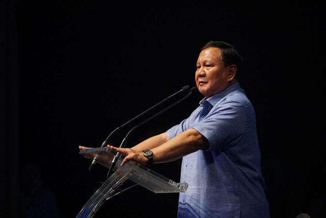 Menteri Pertahanan sekaligus Bacapres 2024 Prabowo Subianto menyampaikan pidato politik pada acara Deklarasi Dukungan Partai Gelora kepada Prabowo Subianto sebagai Capres 2024 di Djakarta Theater, Jakarta, Sabtu (2/9/2023). Foto: Jamal Ramadhan/kumparan
