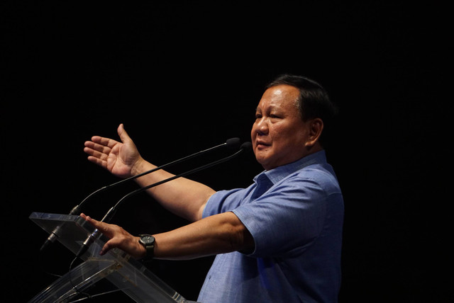 Menteri Pertahanan sekaligus Bacapres 2024 Prabowo Subianto menyampaikan pidato politik pada acara Deklarasi Dukungan Partai Gelora kepada Prabowo Subianto sebagai Capres 2024 di Djakarta Theater, Jakarta, Sabtu (2/9/2023). Foto: Jamal Ramadhan/kumparan