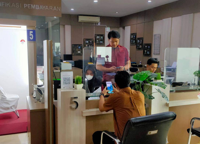 Ilustrasi pelayanan pembuatan paspor di Imigrasi Cirebon. Foto : Tarjoni/Ciremaitoday