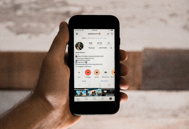 Bio IG Aesthetic Bahasa Inggris Singkat dan Artinya. Foto hanya ilustrasi. Sumber foto: Unsplash/Jakob Owens