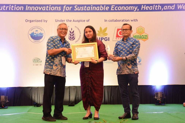 Super Bubur meraih Penghargaan Inovasi Program Pangan dan Gizi pada acara International Symposium Food & Nutrition, Expo, and Awards (ISFANEA) 2023. Foto: Dok. Istimewa