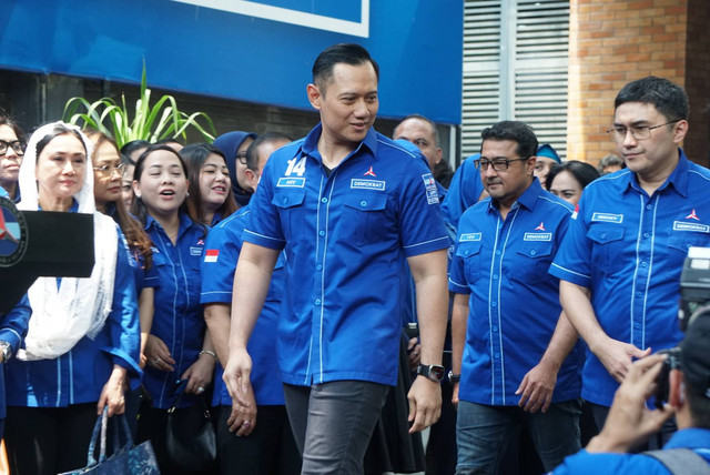 Ketua Umum Partai Demokrat Agus Harimurti Yudhoyono (AHY) bersiap memberikan keterangan pers di DPP Partai Demokrat, Jakarta, Senin (4/9/2023). Foto: Iqbal Firdaus/kumparan
