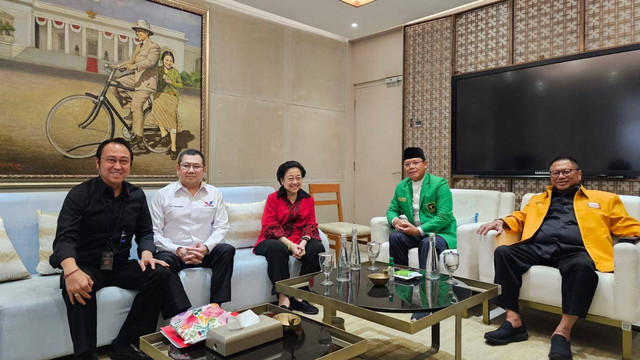 Kiri ke kanan: Ketua PDIP Prananda Prabowo, Ketum Perindo Hary Tanoe, Ketum PDIP Megawati, Ketum PPP Mardiono, Ketum Hanura OSO berkumpul di DPP PDIP, Jakarta, Senin (4/9/2023). Foto: Dok. PDIP