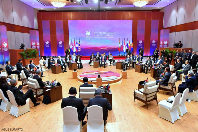 Presiden Jokowi di sesi retreat KTT ASEAN. Foto: Agus Suparto/Presidential Palace
