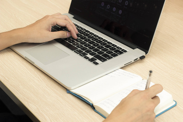 Cara Buat Daftar Pustaka dari Internet, Foto Hanya Ilustrasi: Unsplash/Van Tay Media