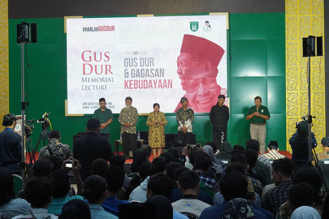 Do'a lintas iman saat Komunitas GUSDURian Pare dalam Gus Dur Memorial Lecture di UIN SATU Tulungagung. foto: Seknas/Gusdurian
