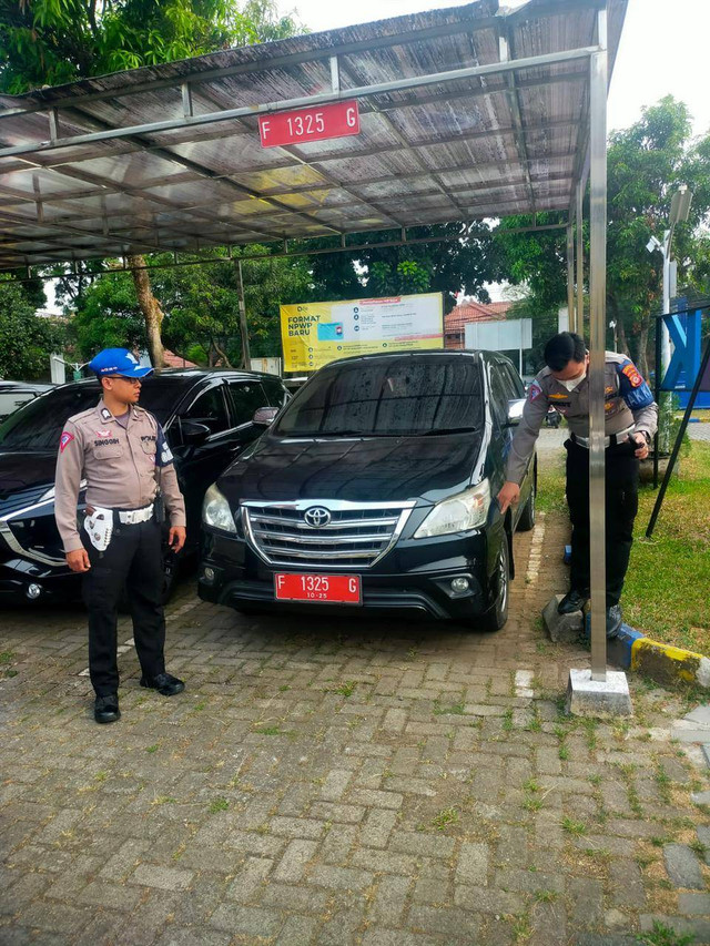 Mobil Innova dengan plat F 1325 G tabrak lari pemotor di Bogor. Dok Istimewa