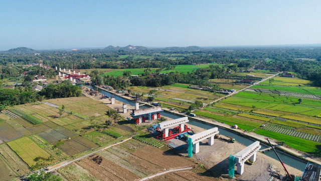 Progres konstruksi jalan tol Yogya-Bawen untuk seksi 1 ruas Yogya-simpang susun Banyurejo sepanjang 8,8 kilometer telah mencapai 53,66 persen. Dok PT Jasamarga Jogja Bawen (JJB)