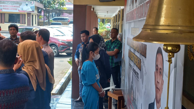 Jumpa pers kasus penipuan dan mengajukan kredit menggunakan KTP orang lain di Ditreskrimsus Polda Jateng, Kamis (7/9/2023). Foto: Intan Alliva Khansa/kumparan