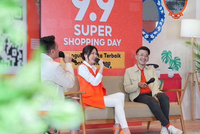 Flash Sale Mobil 9RB yang dihadirkan pertama kalinya di Shopee Live ini akan dipandu oleh public figure sekaligus pengusaha, Sarwendah. Foto: Instagram/sarwendah29