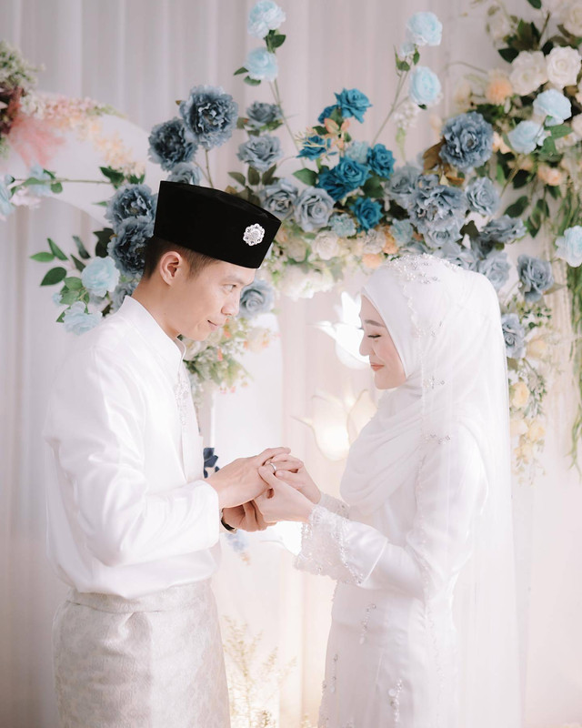 Potret pernikahan Larissa Chou dan Ikram Rosadi. Foto: Instagram/@larissachou