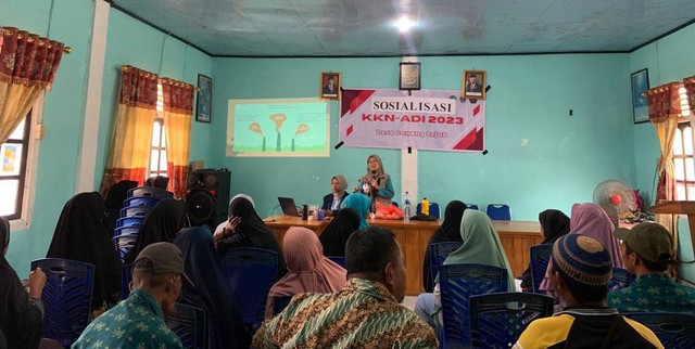 Sosialisasi pembuatan kopi dari buah pinang oleh mahasiwa KKN ADI Universitas Ahmad Dahlan (UAD) (Dok. KKN ADI UAD)