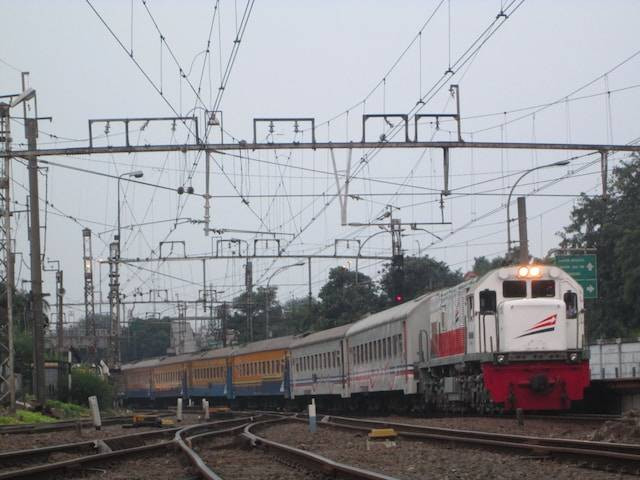Peta Jaringan KRL Commuter Line Jabodetabek. Foto hanya ilustrasi. Sumber foto: Unsplash/Fachry Hadid