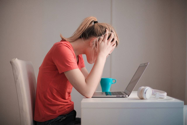 Ilustrasi Cara Mengatasi Microsoft Word Product Activation Failed, Foto: Pexels/Andrea Piacquadio