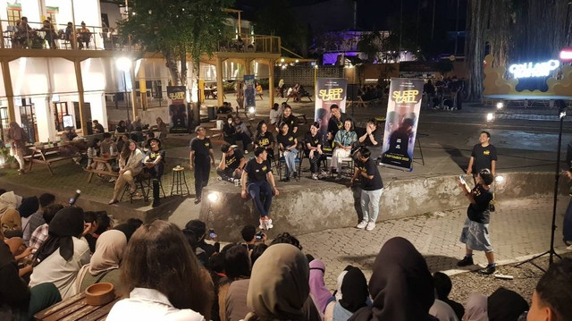 Cast film Sleep Call saat melakukan diskusi film dengan penggemar di JNM Bloc Yogyakarta, Sabtu (9/9/2023) malam. Foto: ped