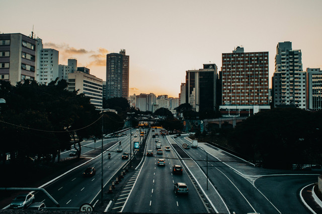 Pengertian teknologi transportasi adalah teknologi yang digunakan dalam hal pengangkutan (baik manusia maupun barang) dari satu tempat ke tempat lainnya. Foto: Pexels.com